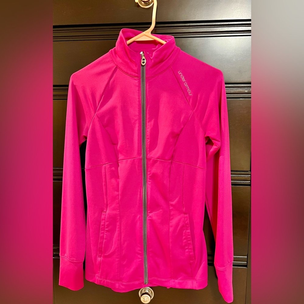 Women’s under armour all season gear zip up. Semi fitted. Like new.